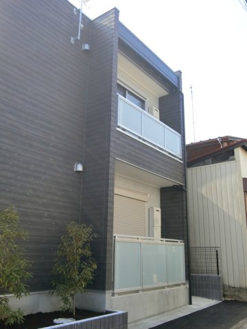 リブリ・AKの外観