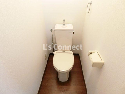 【トイレ】 | ベルパーク南吉成D | 温水洗浄便座付きのトイレ。