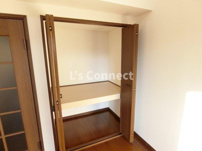 【収納】 | ベルパーク南吉成D | 段付き収納でお荷物もすっきりしまえます。