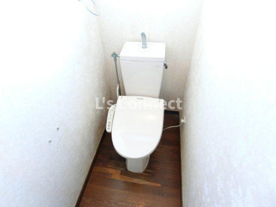 【トイレ】 | ベルパーク南吉成Ｂ | 温水洗浄便座付きのトイレ。