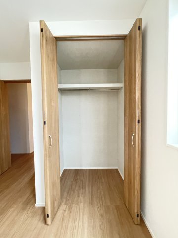中古戸建・中古住宅　太田市新道町　築浅・オール電化　宝泉東小・城西中の収納|各部屋にクローゼットなど収納完備♪奥行きもあるのでたっぷり収納でき安心♪