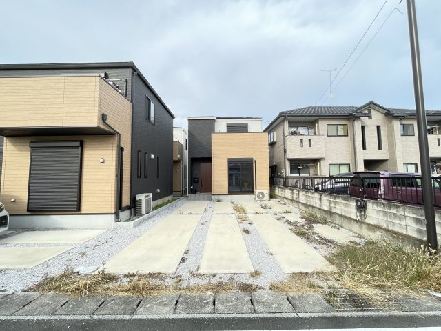 中古戸建・中古住宅　太田市新道町　築浅・オール電化　宝泉東小・城西中の駐車場
