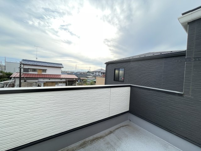 中古戸建・中古住宅　太田市新道町　築浅・オール電化　宝泉東小・城西中のバルコニー|陽当たり良好なルーフバルコニー！朝起きて朝日を見ながら深呼吸！そんな一日の始まりはいかがでしょうか！