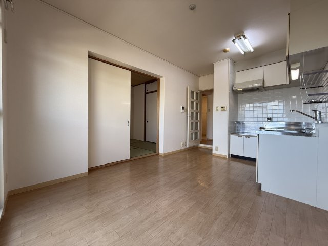 エステート松尾の居間・リビング