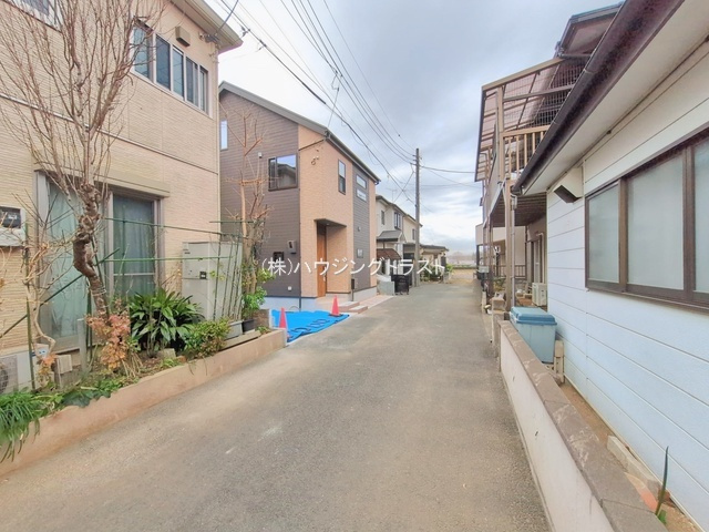 所沢市所沢新町　新築戸建　全１棟の前面道路含む現地写真