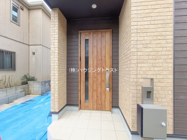 所沢市所沢新町　新築戸建　全１棟の玄関