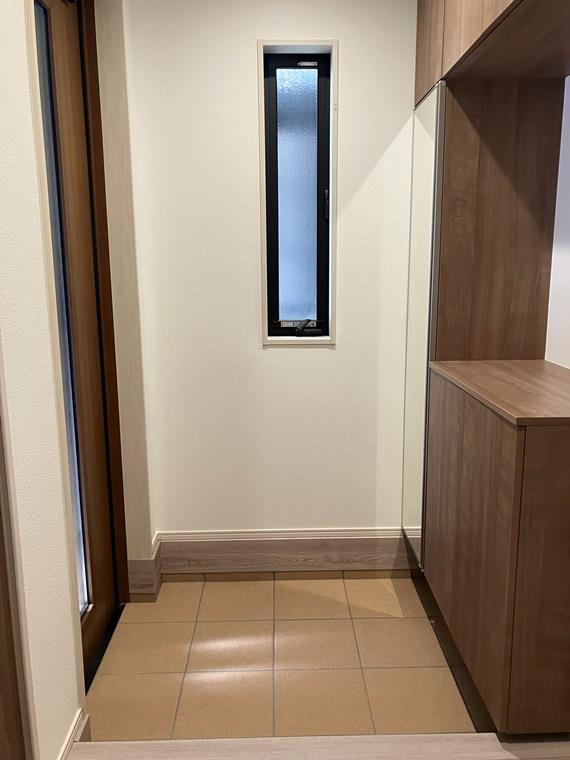 大沢戸建の玄関