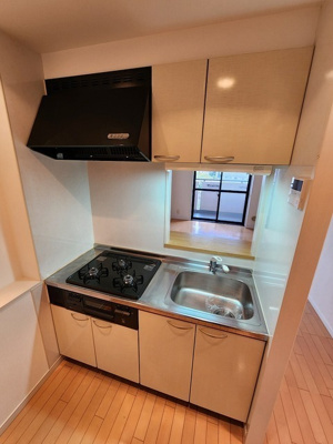 【キッチン】 | フォートレスニイヤ | ※同タイプ別部屋の写真です。（6階）