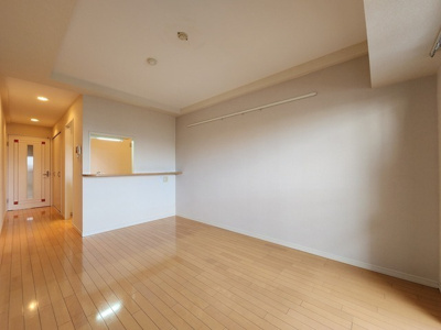 【居間・リビング】 | フォートレスニイヤ | ※同タイプ別部屋の写真です。（6階）