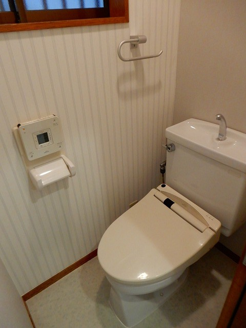 若林一丁目戸建のトイレ