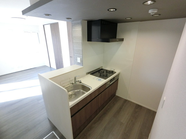 コンフォート上和田のキッチン|３口コンロ付きシステムキッチン