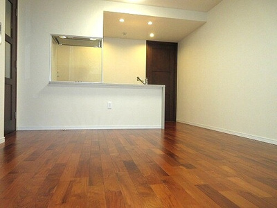 【居間・リビング】 | ロイヤルシーズン新宿柏木 | リビングダイニング　別角度　※内装前