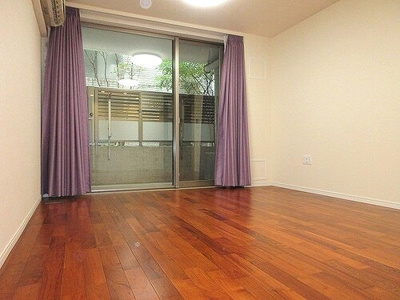 【居間・リビング】 | ロイヤルシーズン新宿柏木 | リビングダイニング　※内装前、カーテン撤去予定