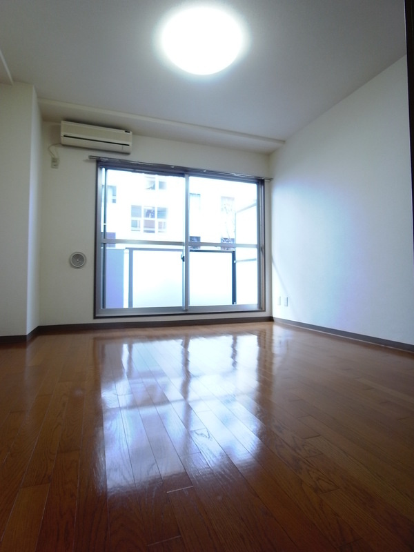 ヴィラクリヤマの居間・リビング