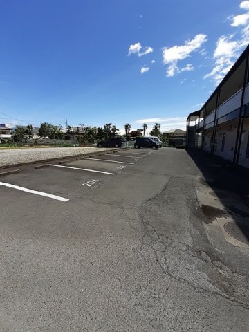 エルディム高橋の駐車場|車をお持ちの方に嬉しい駐車場付きの物件です