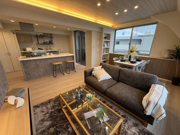 イニシアイオ目黒学芸大学の居間・リビング|窓からの日差し・風・すべてが心地よくゆったりとした時間を過ごせます♪