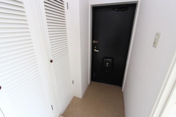 ビルディングフラワータイムの玄関