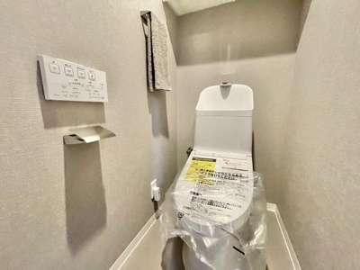 【トイレ】 | 藤和浜寺公園ホームズ駅前通り | 清潔感のある広々トイレです♪タオルフォルダーも付いておりそのまま手洗いもできます。