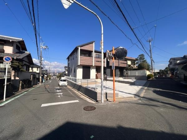 【前面道路含む現地写真】