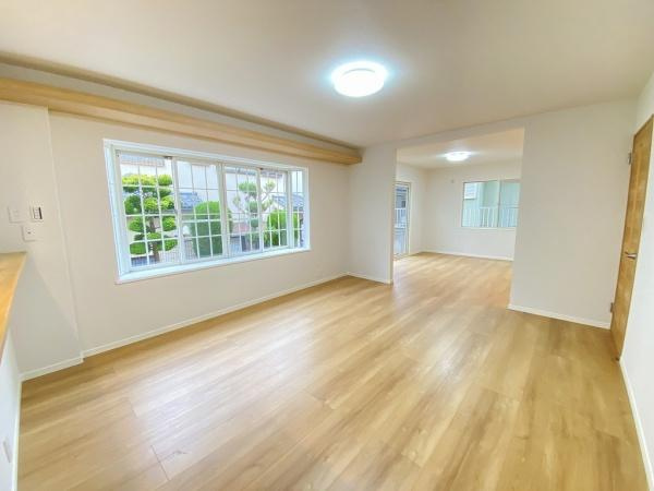 【居間・リビング】 | 西区樫野台4丁目　中古戸建