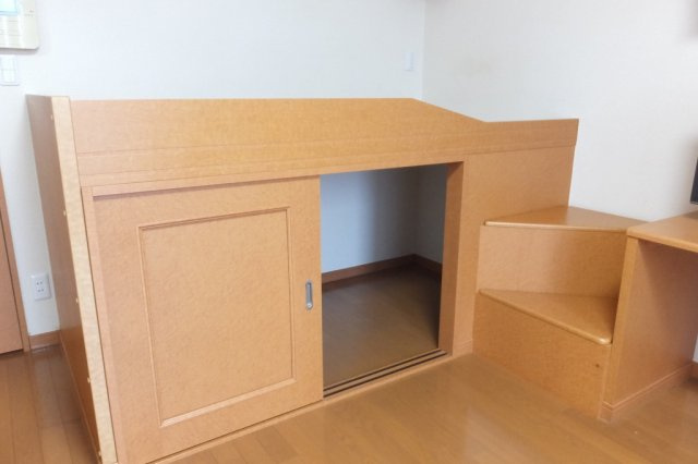 レオパレスエクセルハイムＣの寝室|広くて明るい寝室