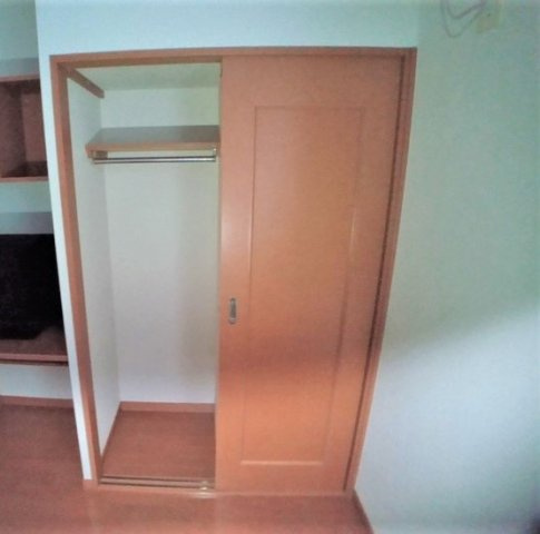 レオパレスエクセルハイムＣの内装|明るい色調の室内です