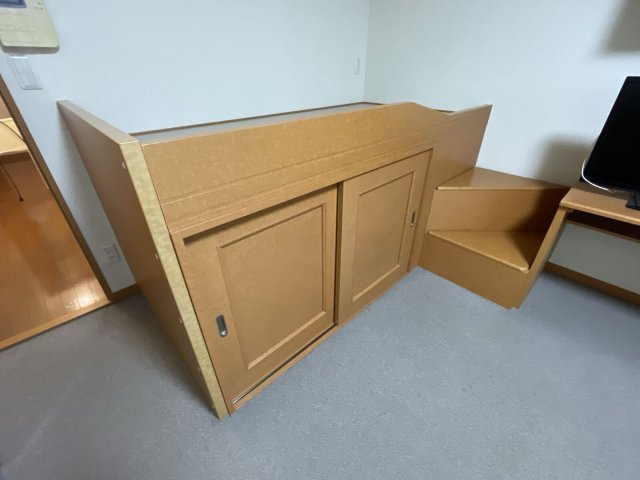 レオパレスエクセルハイムＣの内装|1階はフローリング、2階はじゅうたんです。