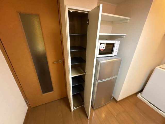 レオパレスエクレールの内装|明るい色調の室内です