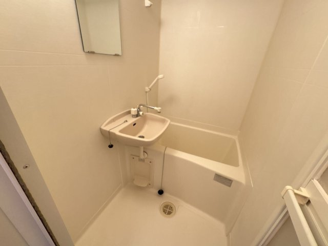 レオパレスエクレールの浴室|お風呂です