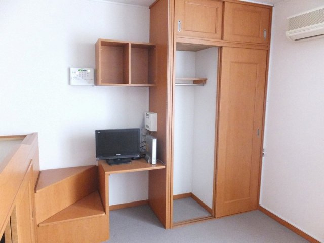 レオパレスＰＥＡＣＥの内装|収納が多いお部屋です。