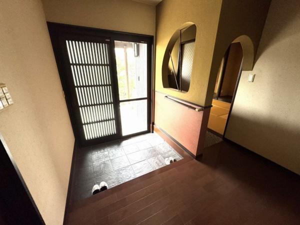 新別府町城元・中古戸建の玄関