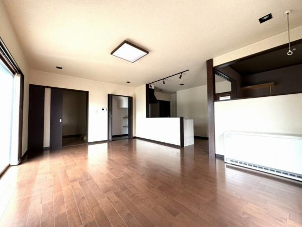 新別府町城元・中古戸建の居間・リビング