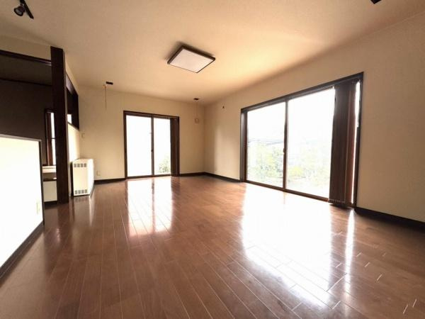 新別府町城元・中古戸建の居間・リビング