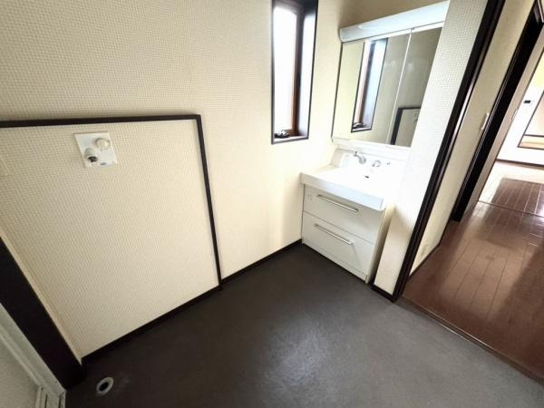 新別府町城元・中古戸建の独立洗面台