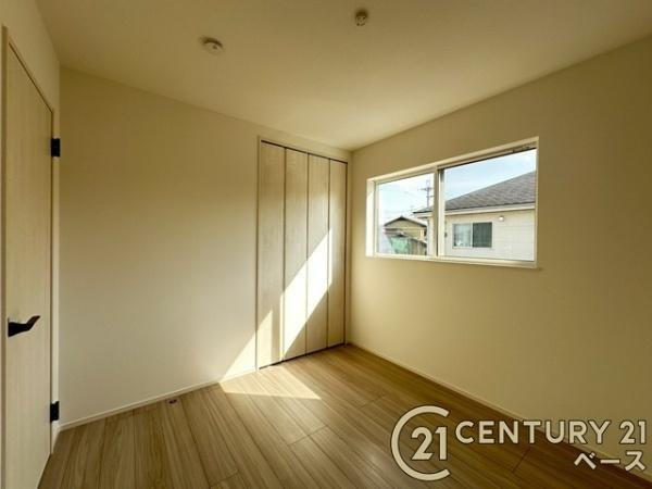 香芝市真美ケ丘５丁目 ／新築一戸建の洋室|■現地撮影写真■日当たりのよい明るい雰囲気の洋室です！