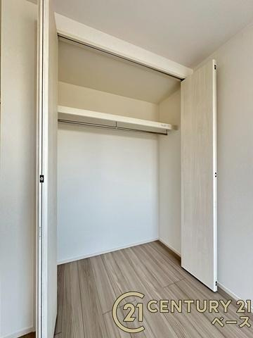 香芝市真美ケ丘５丁目 ／新築一戸建の収納|■現地撮影写真■冬物のコートや季節のものなどたくさんしまえる広さ！