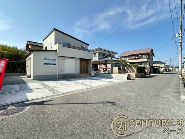 香芝市真美ケ丘５丁目 ／新築一戸建の前面道路含む現地写真|■現地撮影写真■前面道路約６ｍでお車の出し入れも楽々！