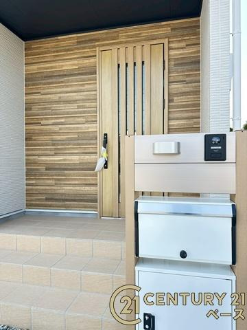 香芝市真美ケ丘５丁目 ／新築一戸建の玄関