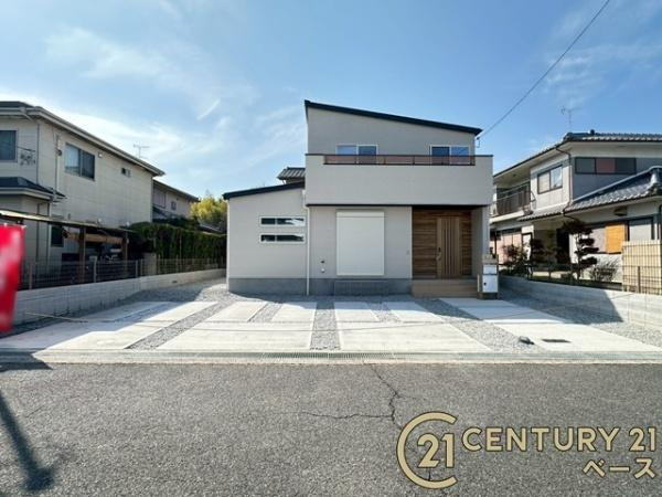香芝市真美ケ丘５丁目 ／新築一戸建の駐車場|■現地撮影写真■駐車スペースは並列４台可！来客時なども安心です！