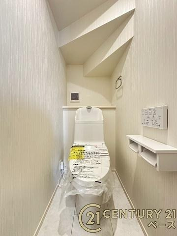 香芝市真美ケ丘５丁目 ／新築一戸建のトイレ|■現地撮影写真■１・２階ともに清潔感ある綺麗なお手洗を完備！