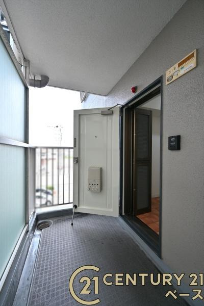 サングレース大和高田の玄関|■現地撮影写真■こちらがが外観から見た玄関となっております。