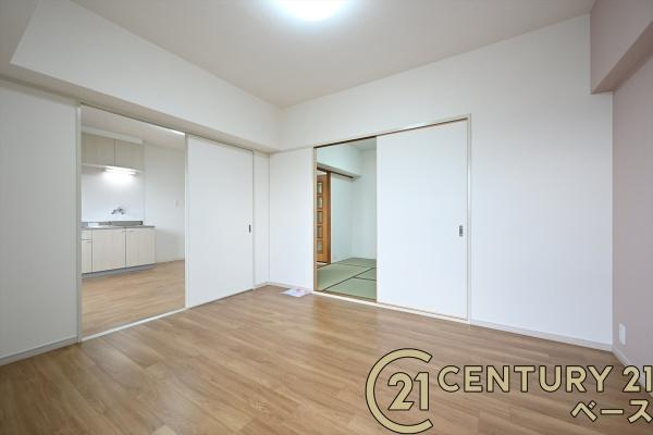 サングレース大和高田の洋室|■現地撮影写真■明るい雰囲気の洋室です！