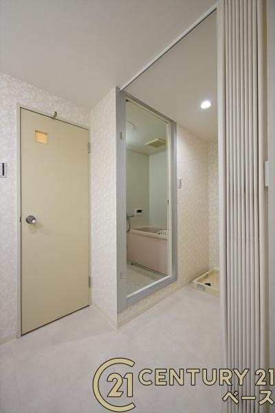 サングレース大和高田の独立洗面台|■現地撮影写真■忙しい朝にも役立つゆったりとした広さの快適な洗面スペースです！