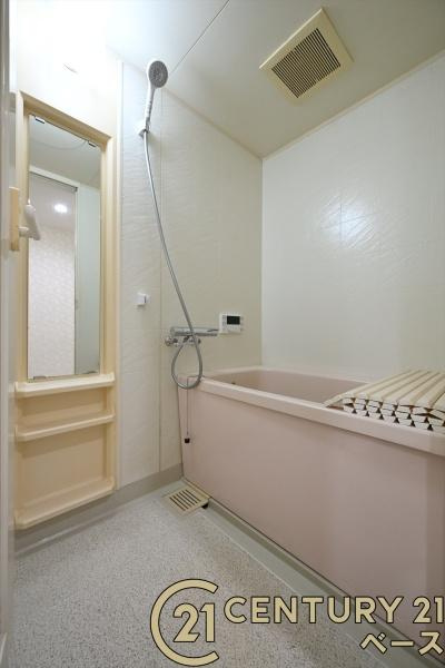 サングレース大和高田の浴室|■現地撮影写真■ゆったりしたサイズの浴室！足を伸ばしての入浴は疲れも癒してくれます！