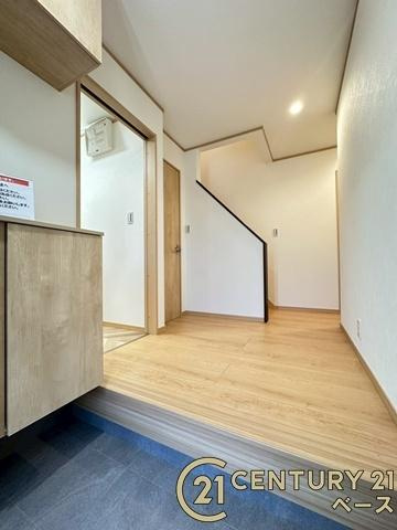 香芝市旭ケ丘５丁目　一戸建の内装|■現地撮影写真■こちらは玄関から見た廊下部分です！