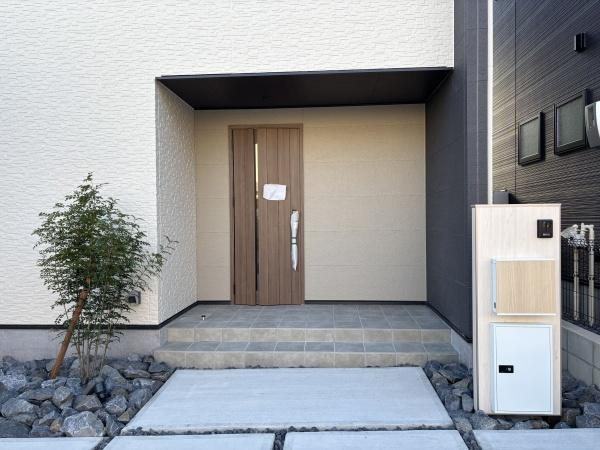 豊田市平戸橋町永和　全5棟・5号棟の玄関|訪れる人を心地よく迎え入れます。