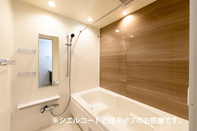 ラ　ペ　フランⅠの浴室|日々の疲れを癒すお風呂付です