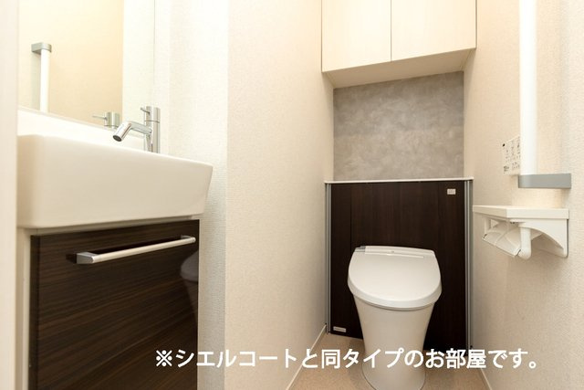 ラ　ペ　フランⅠのトイレ|ゆったりとした空間のトイレです
