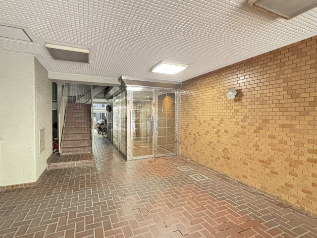 音羽サンハイツのエントランス