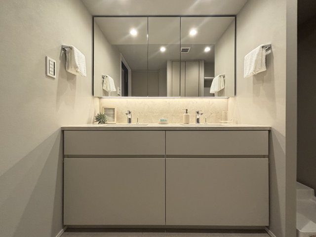 レジデンシア春日安藤坂の独立洗面台